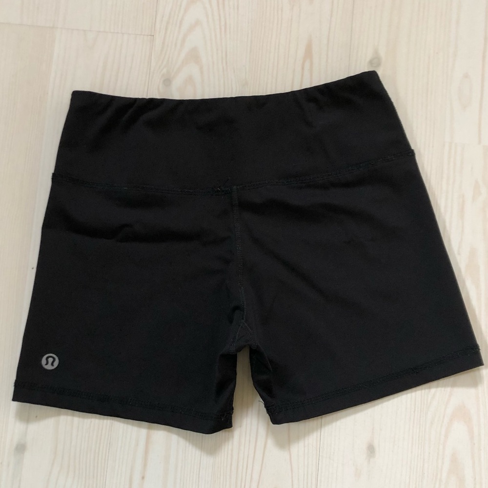 Lululemon short - Picture 2 of 3